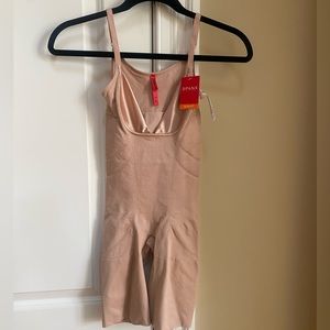 NWT Spanx Slim Cognito Open Bust Mid Thigh Shapewear